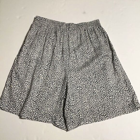 Chaus Sport print dressy rayon shorts with on seam pockets and stretch waist M - Picture 3 of 10